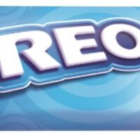 Шоколадный батончик Milka Oreo Baton со вкусом ванили и кусочками печенья Орео 37 г 1 шт