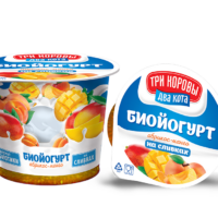 Биойогурт с фруктовым наполнителем «Три коровы Два кота» абрикос-манго, 125г 1 шт